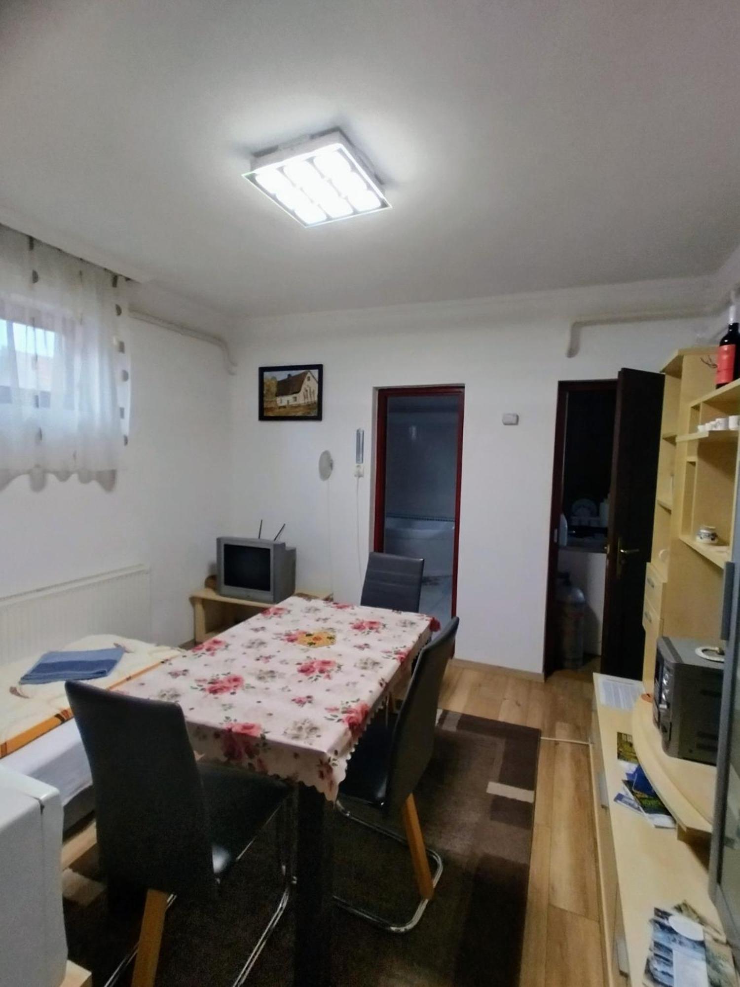 BerettyóújfaluBundik Vendeghazアパートメント 部屋 写真